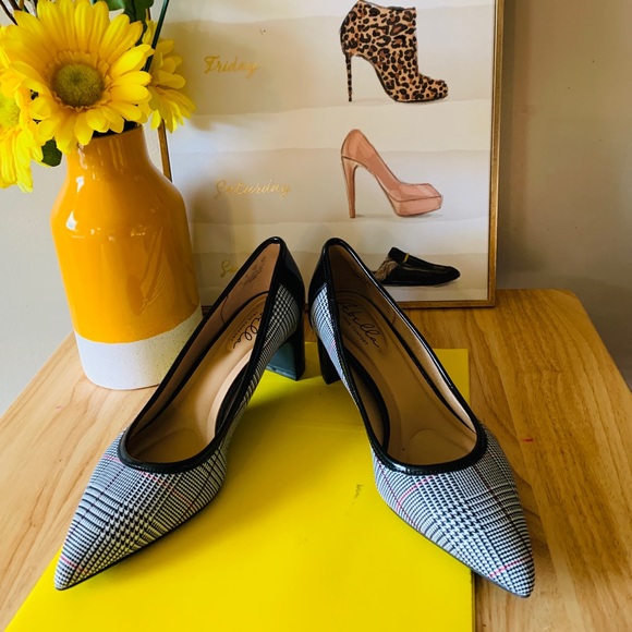 Beautiful Abella heels Shoes - Picture 7 of 12